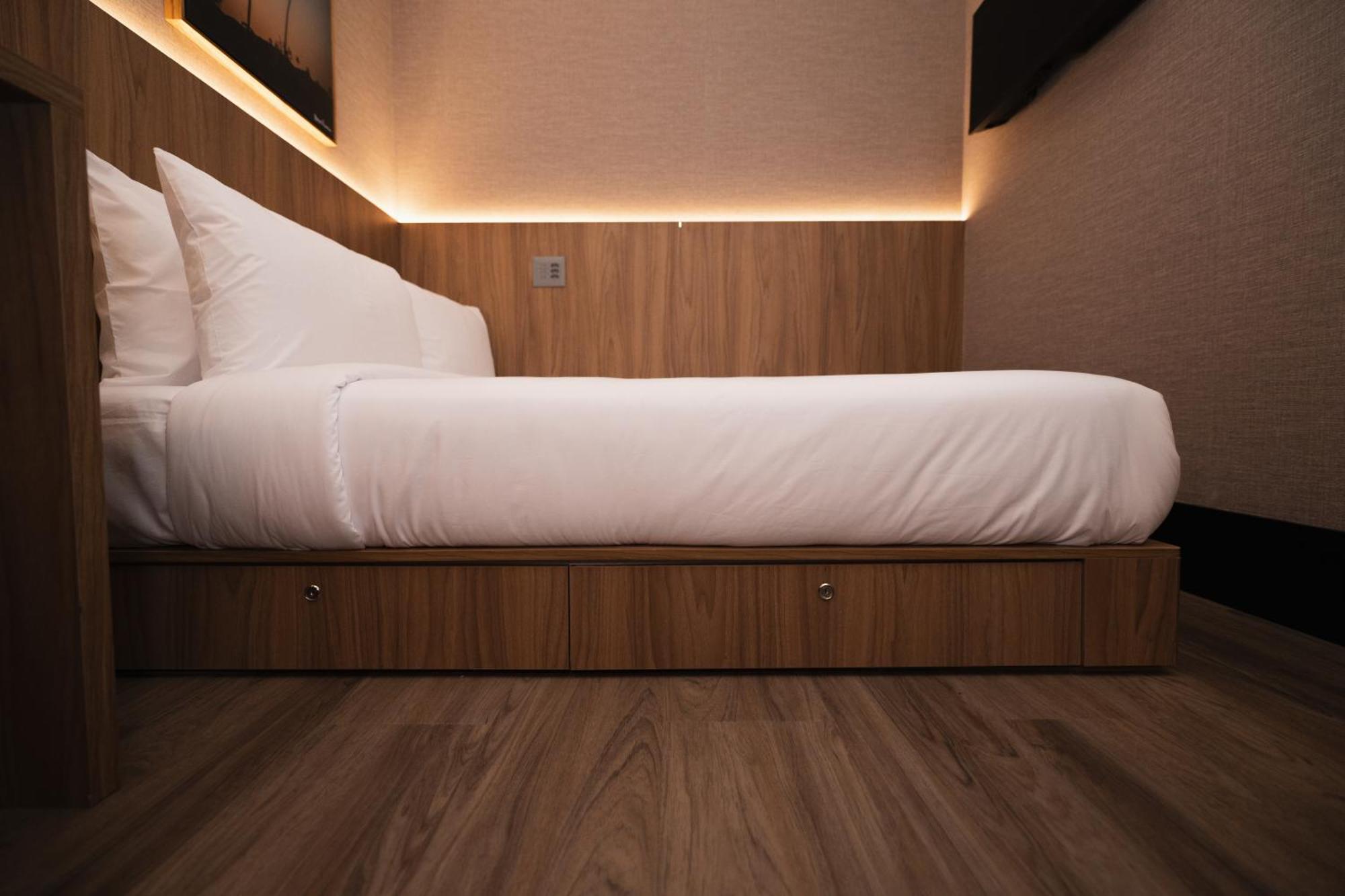 Capsule hotel W Airport